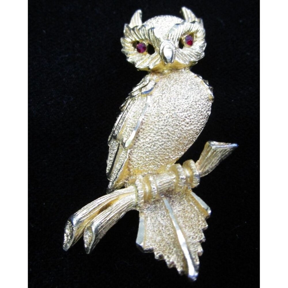 Vintage BSK Owl Brooch Pin With Red Rhinestone Eyes Gold Tone Diamond Cut EUC